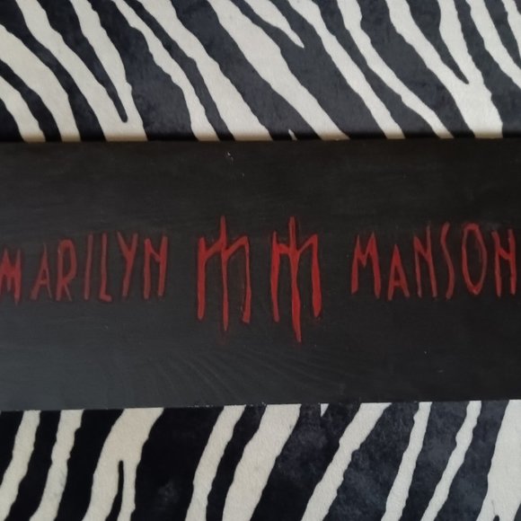 MARILYN MANSON WOOD BURNED BLACK PLAQUE - Picture 1 of 1